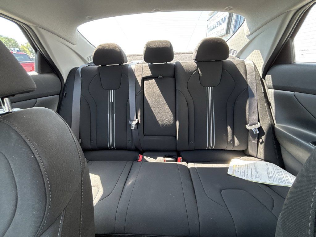 Used 2025 Hyundai Elantra SEL FWD image 26