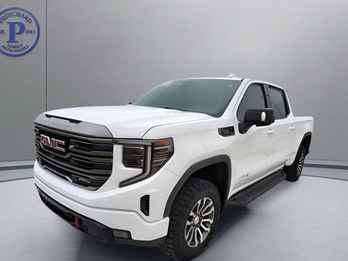 Used 2023 GMC Sierra 1500 AT4 w/ AT4 Premium Package AWD/4WD image 4
