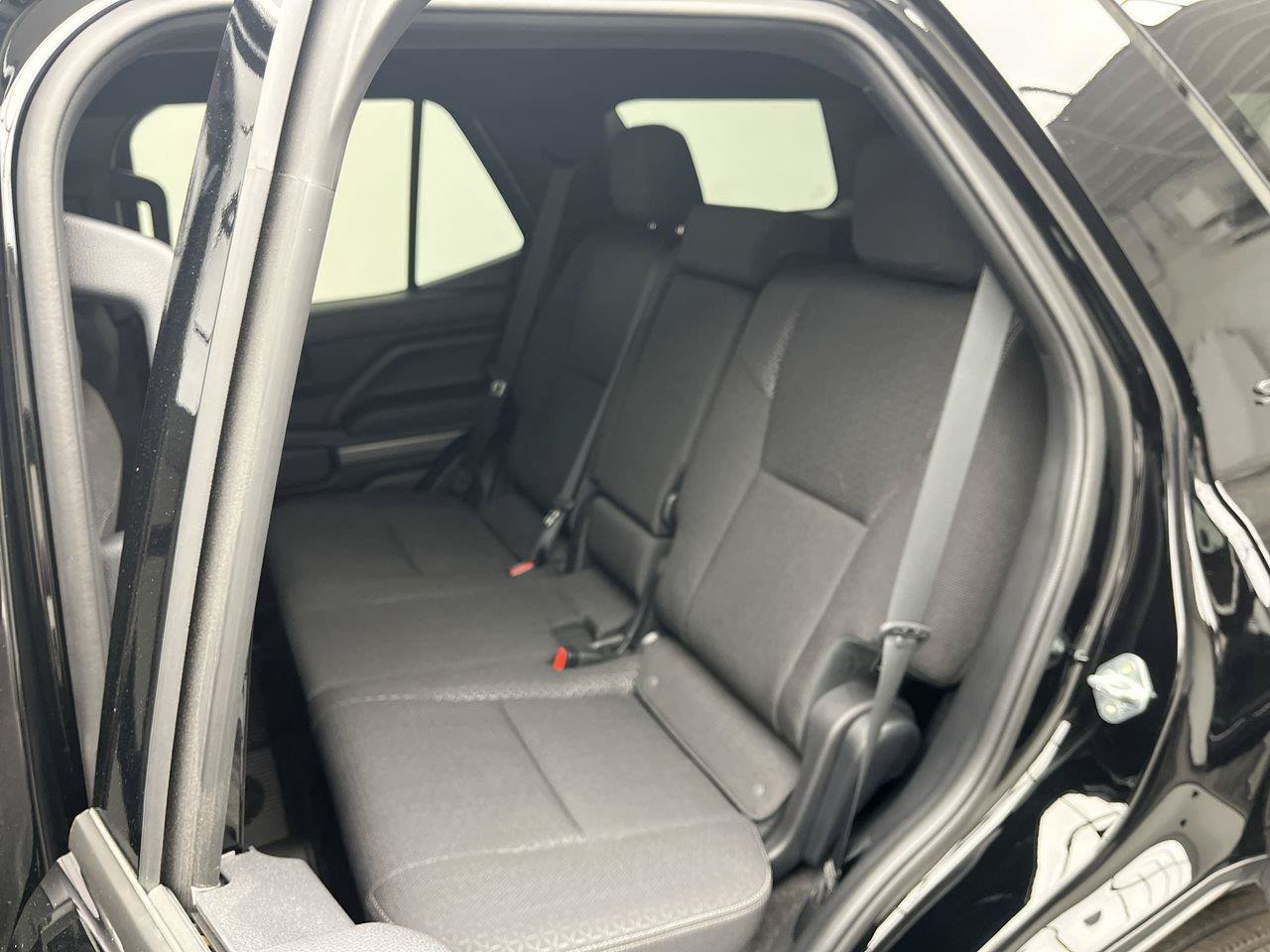 Used 2025 Toyota 4Runner SR5 AWD/4WD image 9