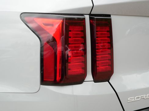 Certified 2023 Kia Sorento X-Line EX AWD/4WD image 17