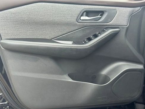 Used 2022 Nissan Rogue SV image 15