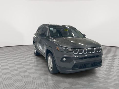 Used 2022 Jeep Compass Latitude image 2