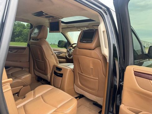 Used 2015 Cadillac Escalade Platinum AWD/4WD image 9
