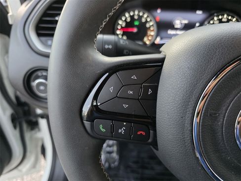 Used 2021 Jeep Renegade Latitude image 19