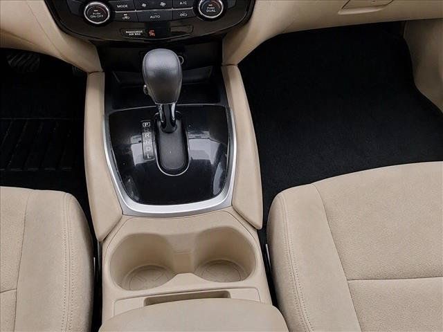 Used 2016 Nissan Rogue SV FWD image 18