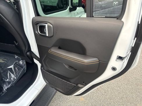 New 2026 Jeep Wrangler Unlimited Sahara AWD/4WD image 25