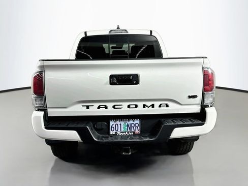 Used 2022 Toyota Tacoma TRD Sport w/ Black Out Package (TMS) AWD/4WD image 7