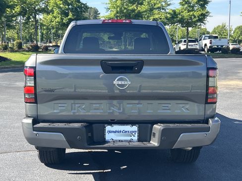 Used 2025 Nissan Frontier SV RWD image 8