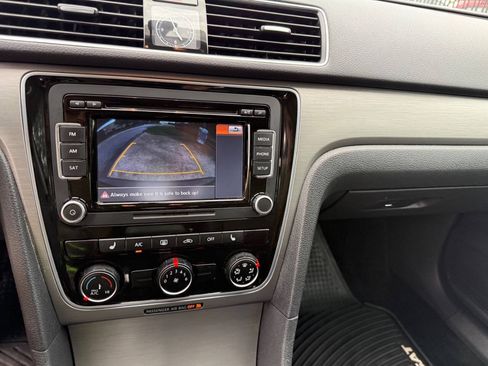 Used 2015 Volkswagen Passat TDI SE FWD image 10