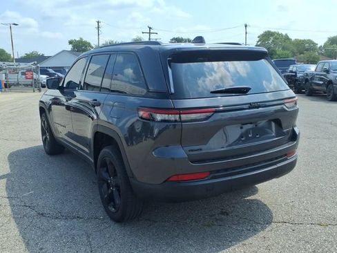 Used 2024 Jeep Grand Cherokee Altitude AWD/4WD image 7