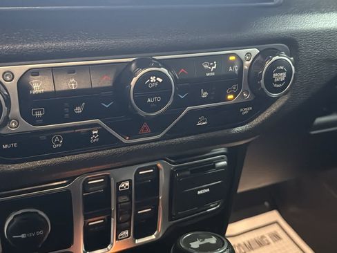 Used 2024 Jeep Wrangler Unlimited Sport AWD/4WD image 19