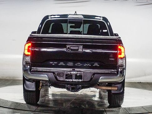 Certified 2023 Toyota Tacoma TRD Off-Road AWD/4WD image 9