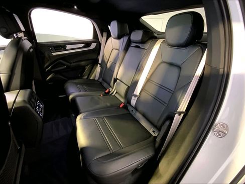 Used 2024 Porsche Cayenne Coupe image 24