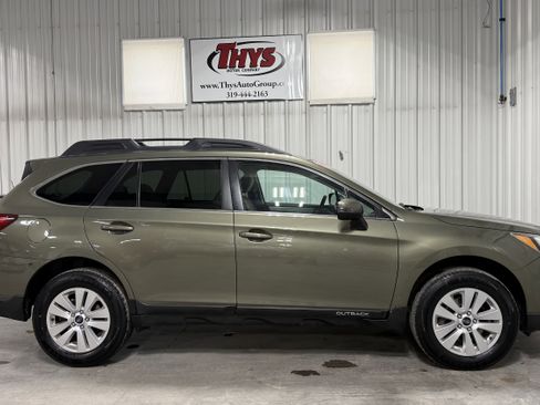Used 2017 Subaru Outback 2.5i Premium image 2