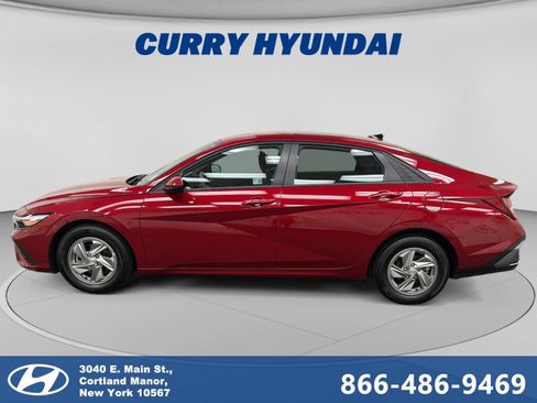 Certified 2025 Hyundai Elantra SE FWD image 2
