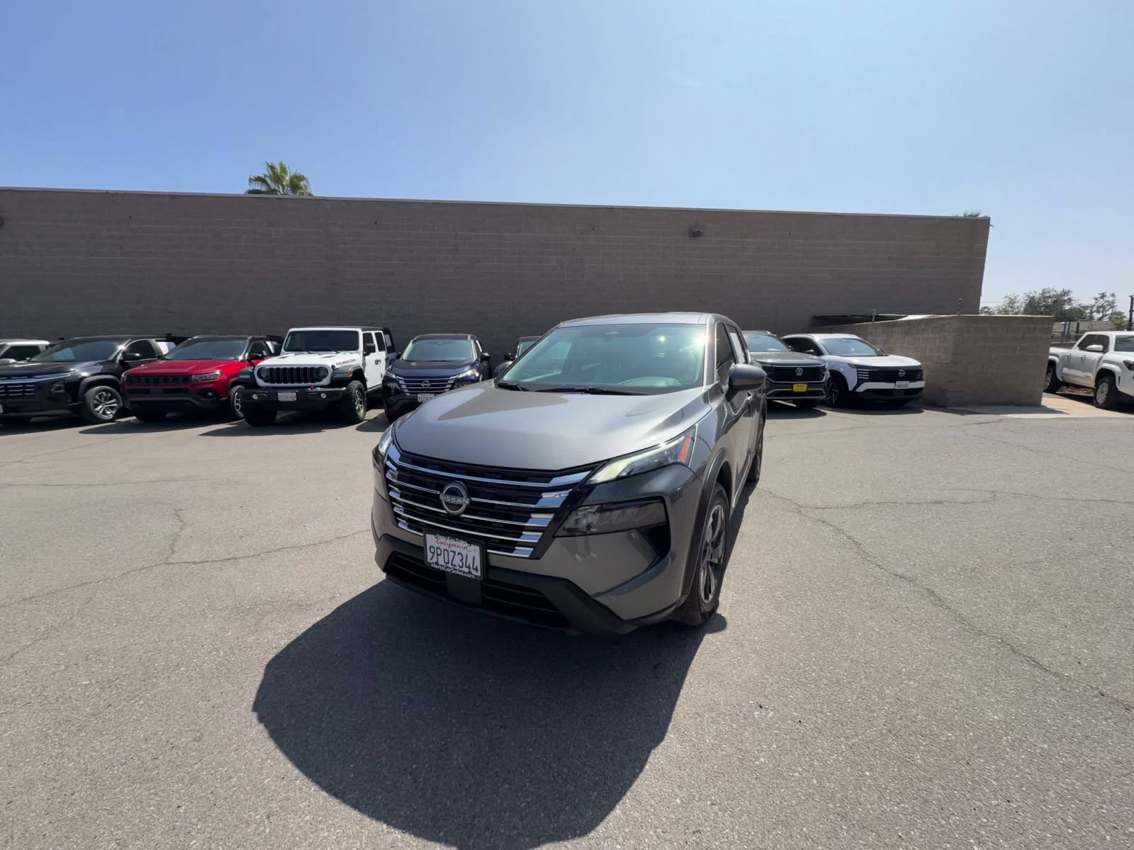 Used 2025 Nissan Rogue SV FWD image 6