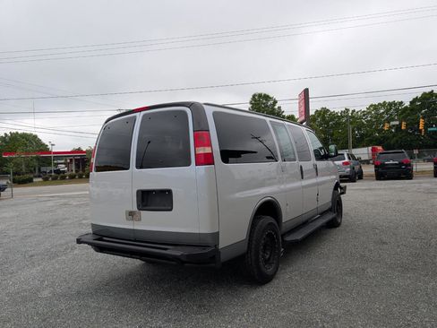 Used 2011 Chevrolet Express 2500 LS RWD image 8