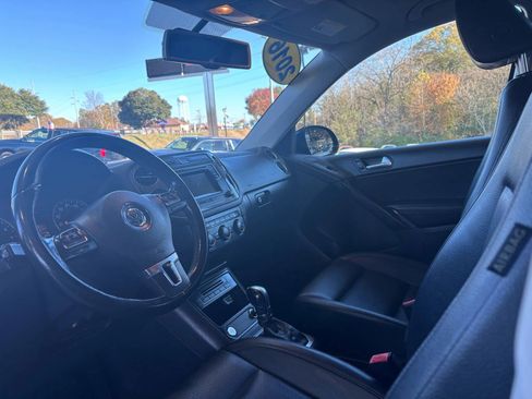 Used 2016 Volkswagen Tiguan S image 7