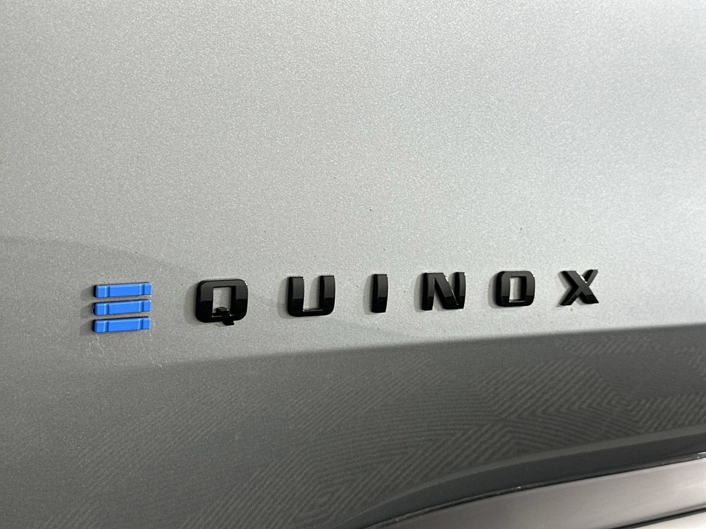Used 2024 Chevrolet Equinox EV RS FWD image 32