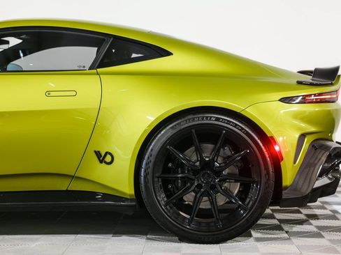 Used 2025 Aston Martin V8 Vantage Coupe RWD image 14