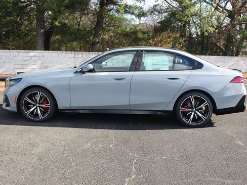 Used 2026 BMW 530i xDrive w/ Executive Package AWD/4WD image 5