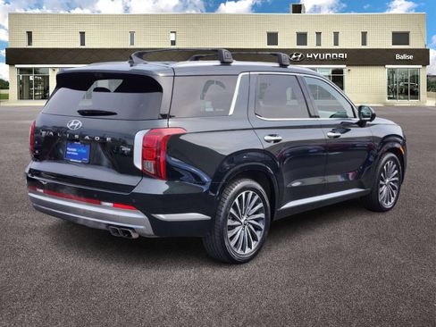 Used 2024 Hyundai Palisade Calligraphy image 3
