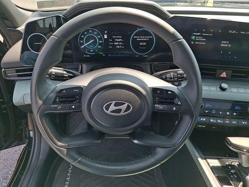 Used 2025 Hyundai Elantra Limited FWD image 15