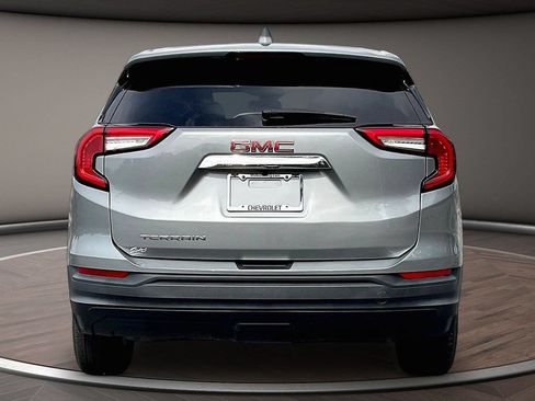 Used 2024 GMC Terrain SLE FWD image 6