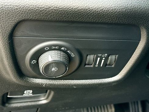 Used 2023 Jeep Grand Cherokee L Limited AWD/4WD image 13