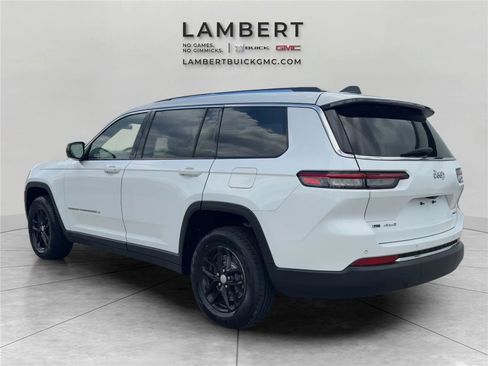Used 2022 Jeep Grand Cherokee L Laredo w/ Luxury Tech Group I AWD/4WD image 3