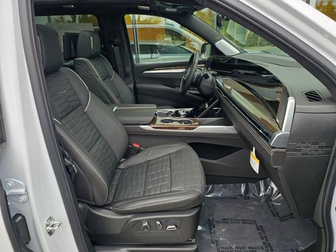 New 2026 Cadillac Escalade Platinum Sport AWD/4WD image 11