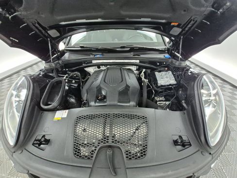 Certified 2022 Porsche Macan AWD/4WD image 27