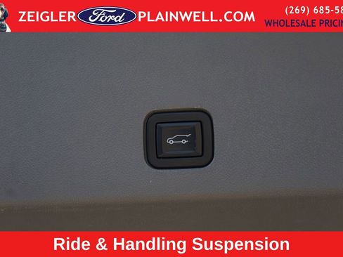 Used 2023 Cadillac XT6 Premium Luxury w/ Technology Package AWD/4WD image 11