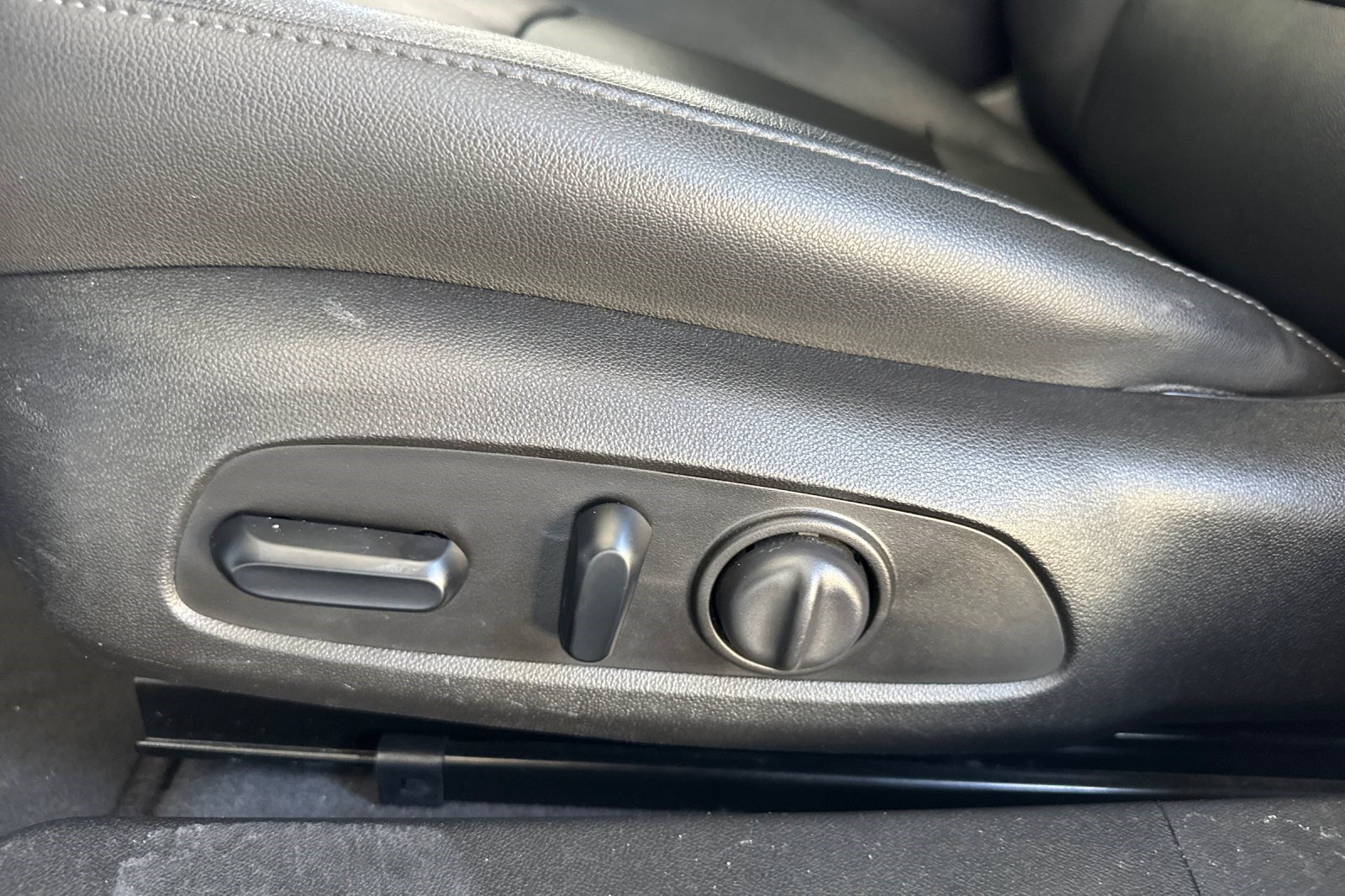 Used 2019 Chevrolet Malibu Hybrid w/ Leather Package FWD image 15