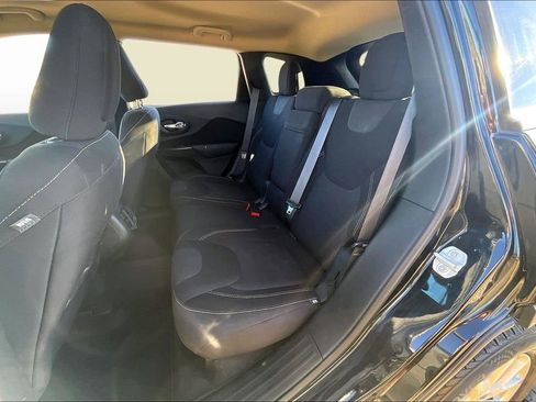 Used 2016 Jeep Cherokee Latitude w/ Comfort & Sound Group image 28