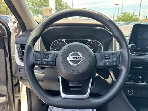 Used 2021 Nissan Rogue SV FWD image 15