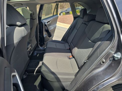 Used 2021 Toyota RAV4 XLE w/ Convenience Package image 15