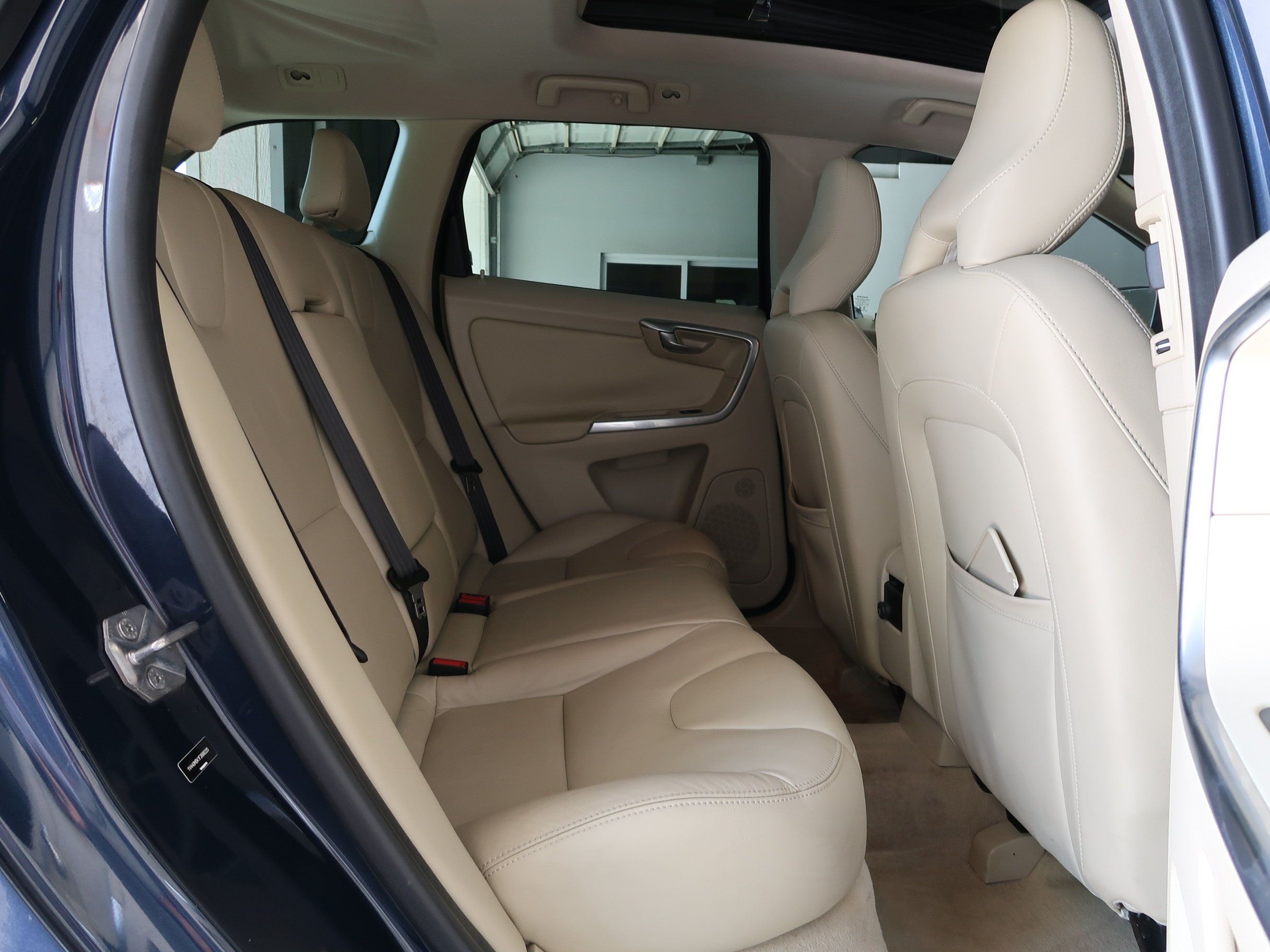Used 2015 Volvo XC60 T5 Premier w/ Proximity Package FWD image 33