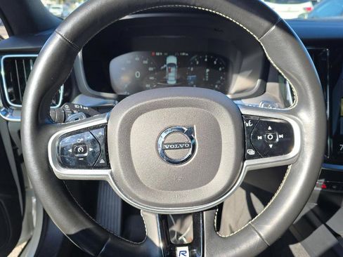 Used 2019 Volvo S60 T6 R-Design image 9