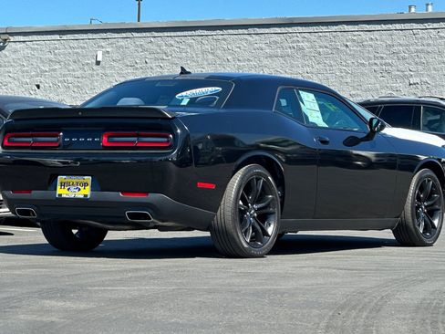 Used 2018 Dodge Challenger SXT w/ Blacktop Package image 4
