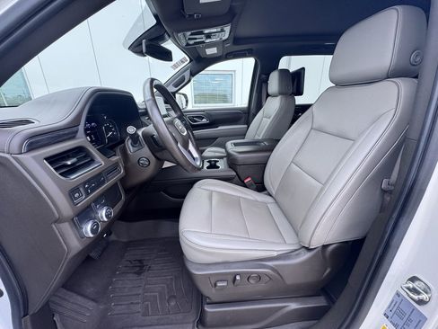 Used 2021 GMC Yukon XL SLT w/ SLT Premium Package image 9
