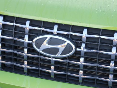 Used 2024 Hyundai Venue SEL FWD image 12