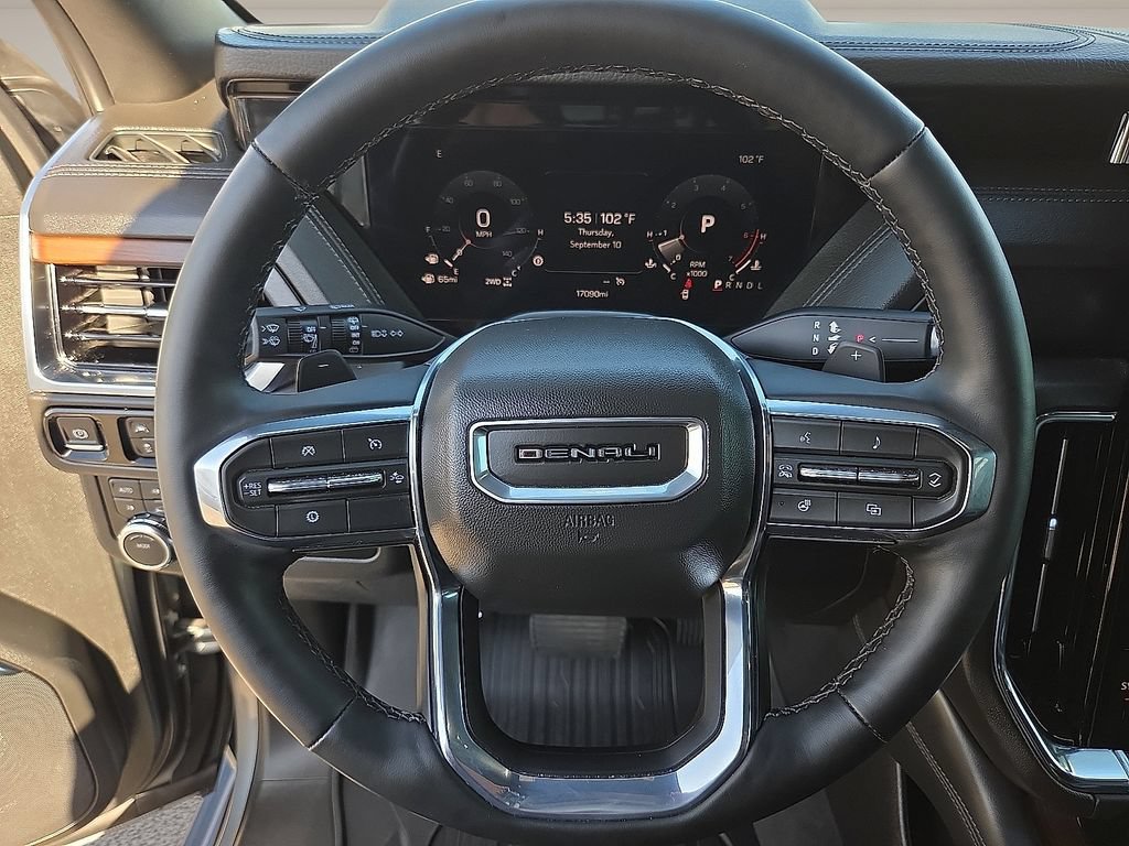 Used 2026 GMC Yukon Denali w/ Sun & Power Step Package AWD/4WD image 16