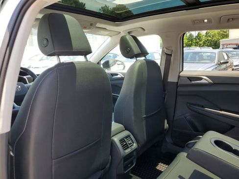 Certified 2025 Volkswagen Taos SE AWD/4WD image 11