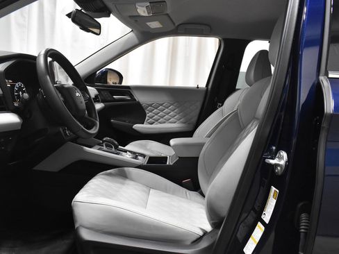 Used 2023 Mitsubishi Outlander SEL image 4