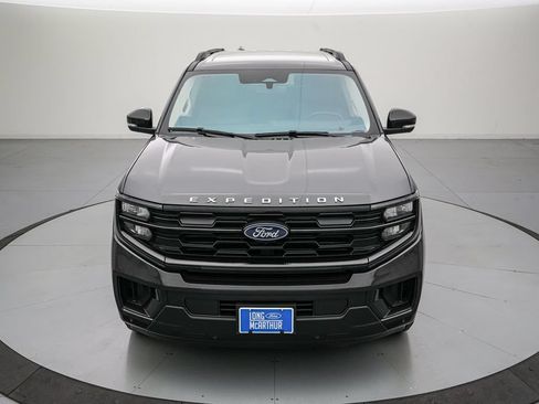 Certified 2025 Ford Expedition Active AWD/4WD image 9
