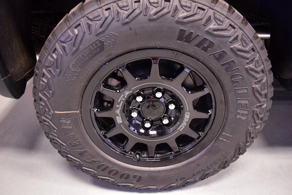 Certified 2023 GMC Sierra 1500 AT4X w/ AT4X AEV Edition AWD/4WD image 5