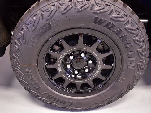 Used 2023 GMC Sierra 1500 AT4X w/ AT4X AEV Edition AWD/4WD image 5