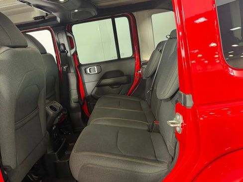 Used 2025 Jeep Wrangler Unlimited Sahara AWD/4WD image 26