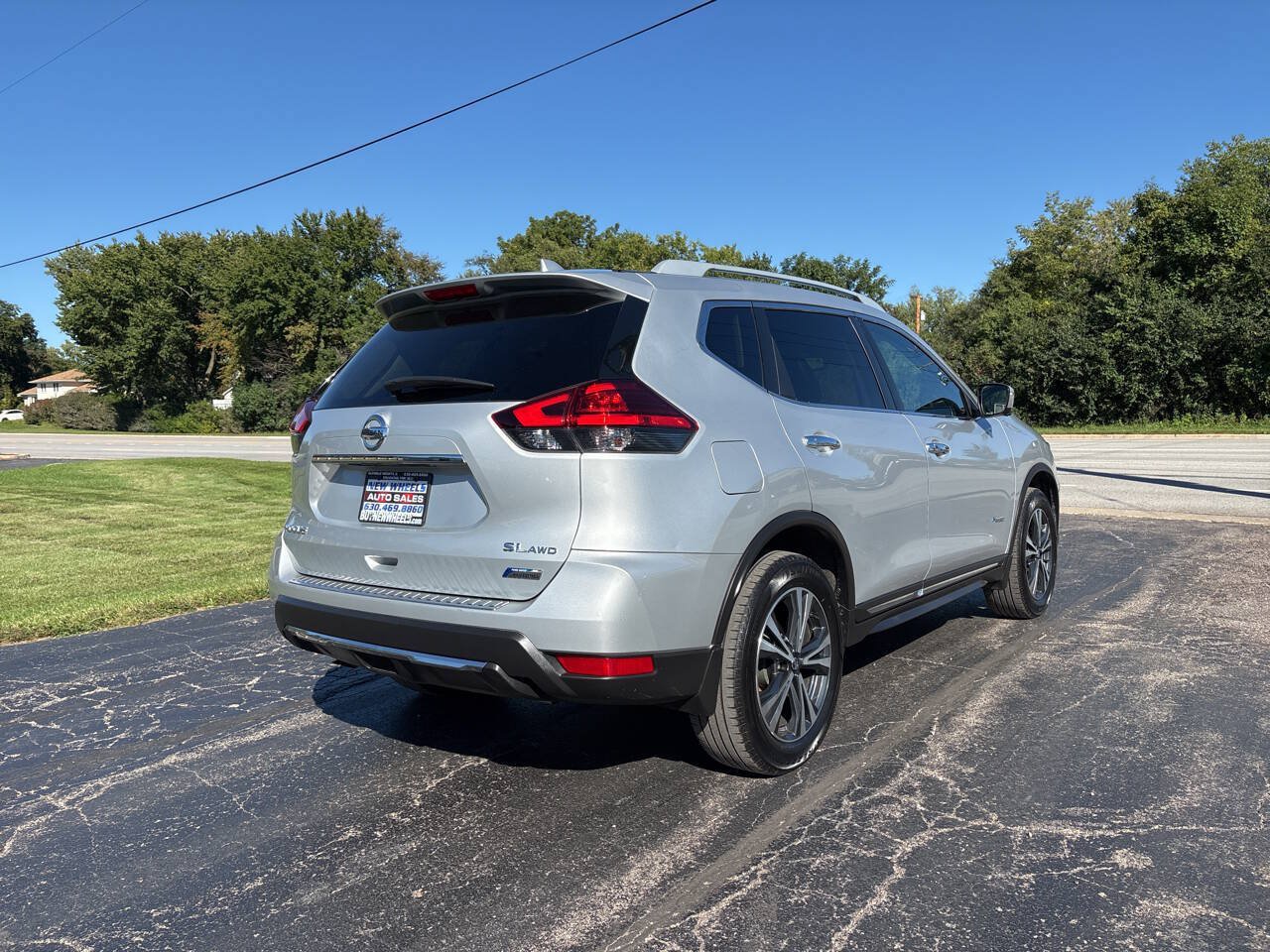 Used 2017 Nissan Rogue SL AWD/4WD image 5